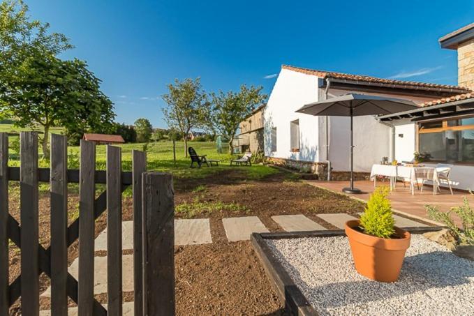 Llulla.Es Villa Cortiguera Luaran gambar